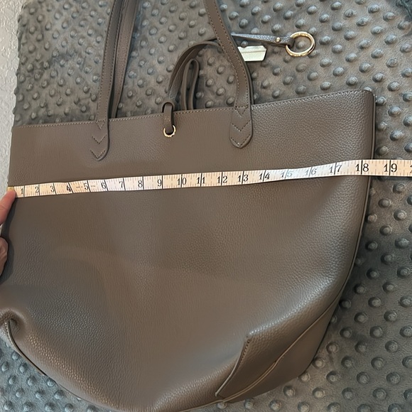 Taupe Textured Handbag w Matching Inner Wristlet Gold Trim Great Condition 💕 - Picture 13 of 13